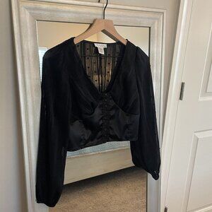 Kirious Los Angeles Women's Black Cropped V Neck Long Sleeve Shirt Small